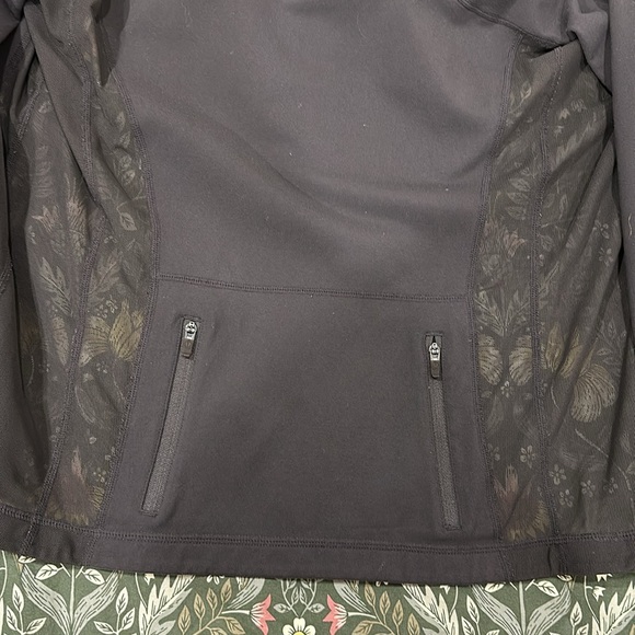 Lululemon light jacket - Picture 6 of 7